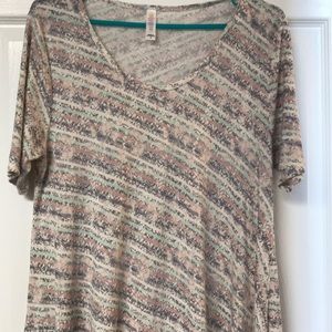 Perfect t from lularoe.